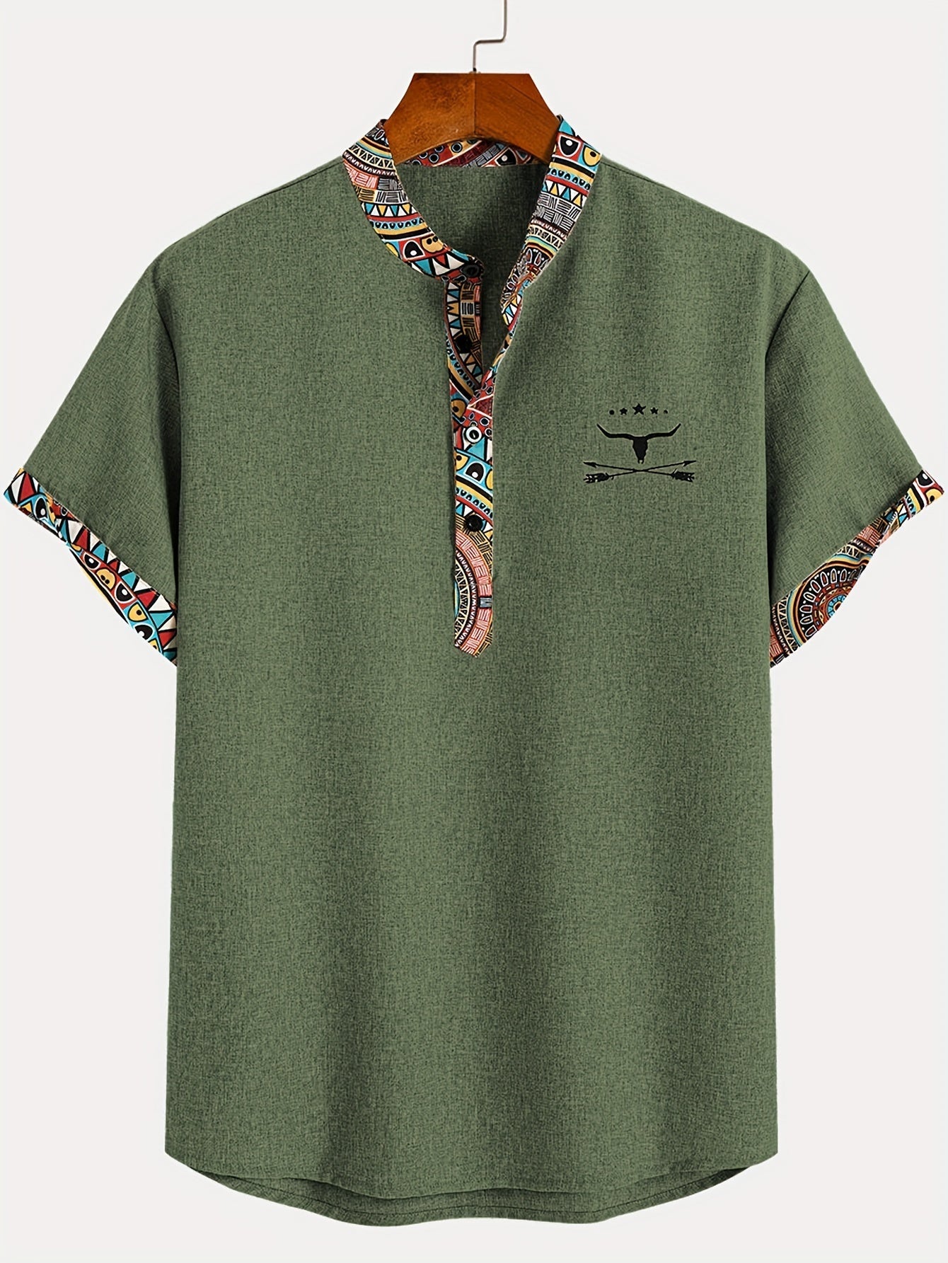Herren Ethno Freizeitshirt mit Musterdetails und V-Ausschnitt – Modernes Kurzarmhemd für Alltag und Urlaub