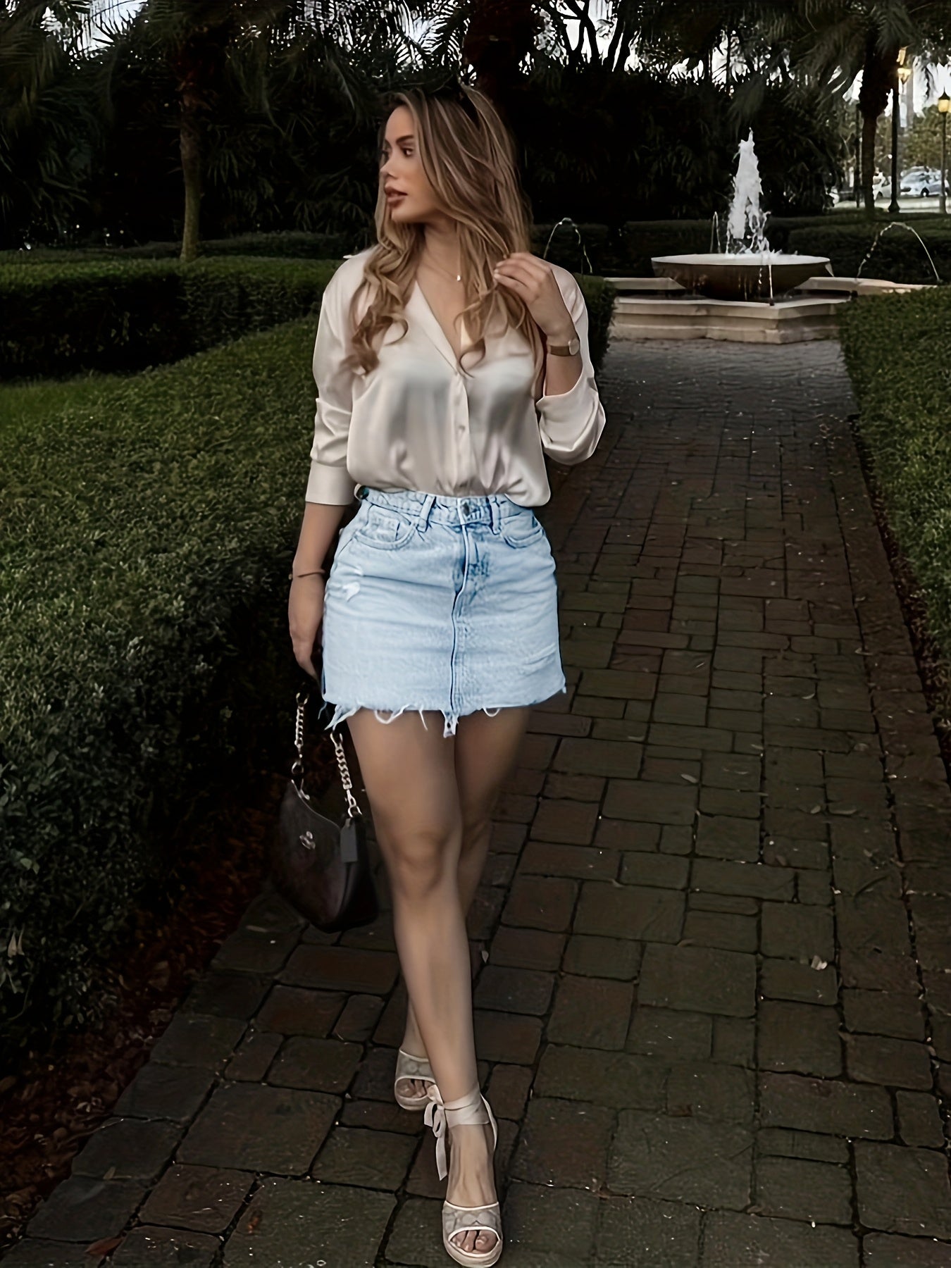 Damen Eleganter Streetstyle Jeansrock mit Satinbluse – Perfekt für Alltag & Freizeit