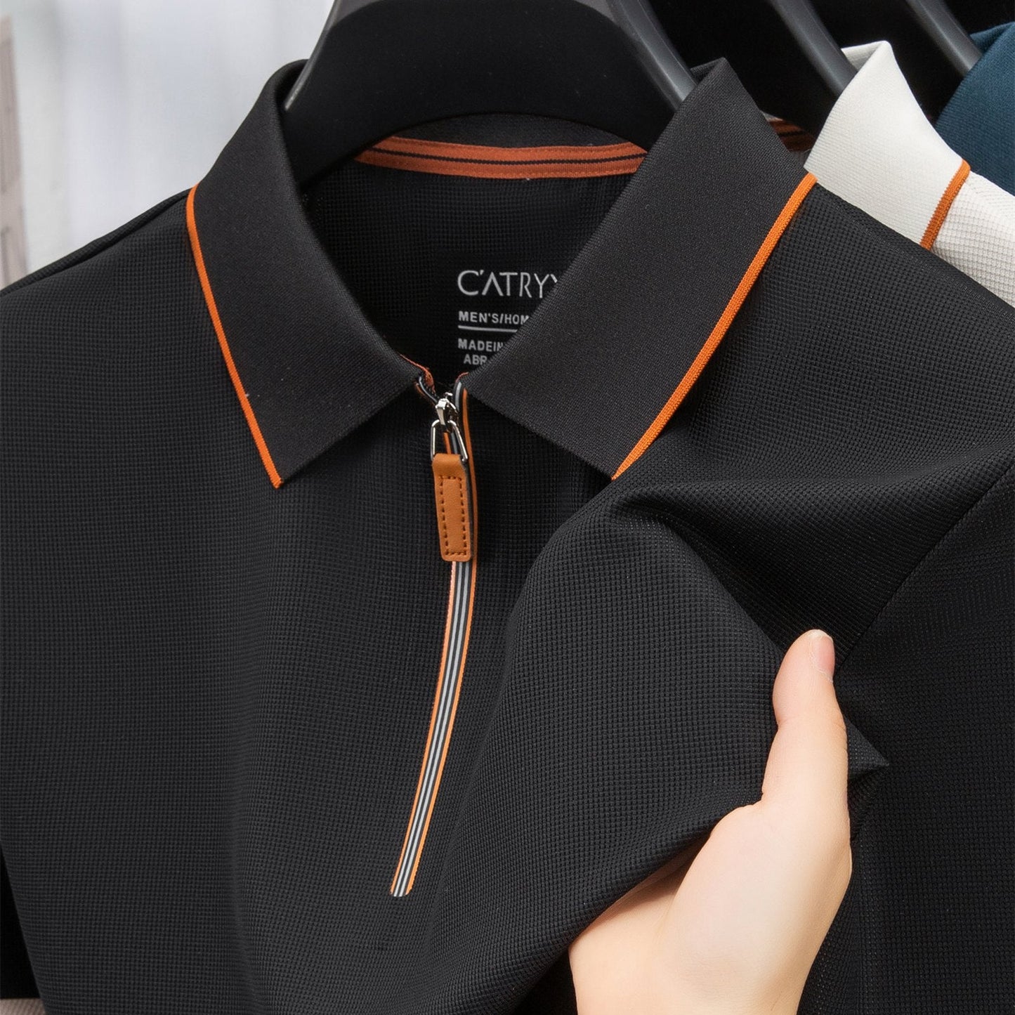 Herren Poloshirt mit Reißverschluss und Kontrastpaspel – Modernes Design für Freizeit und Business