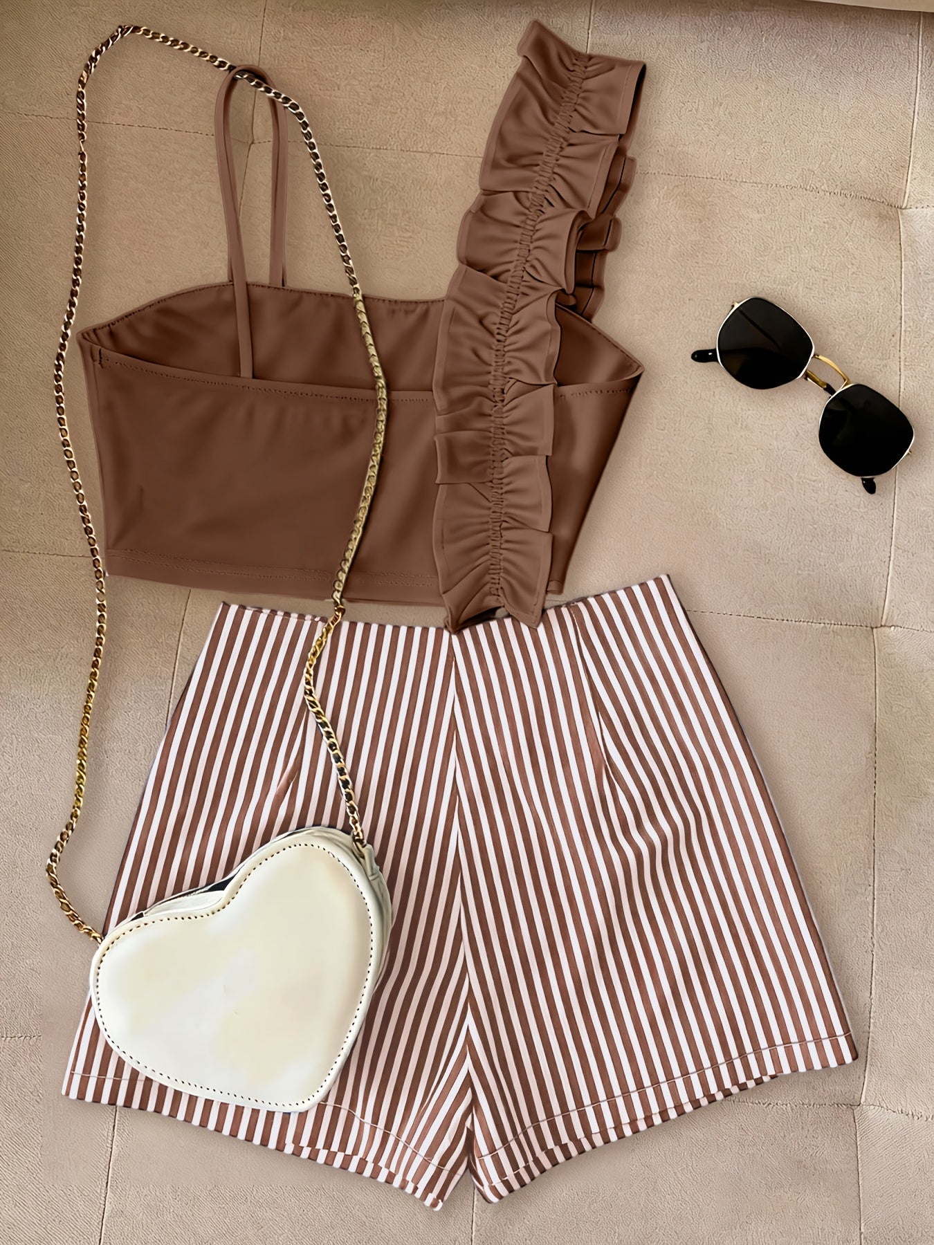 Damen Zweiteiler Set – Modisches Rüschen-Bustier & Gestreifte High-Waist Shorts, Stilvolles Outfit für Alltag & Freizeit