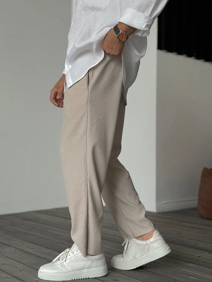 Herren Elegante Relaxed Fit Freizeithose für Alltag und Business – Moderner Old Money Stil