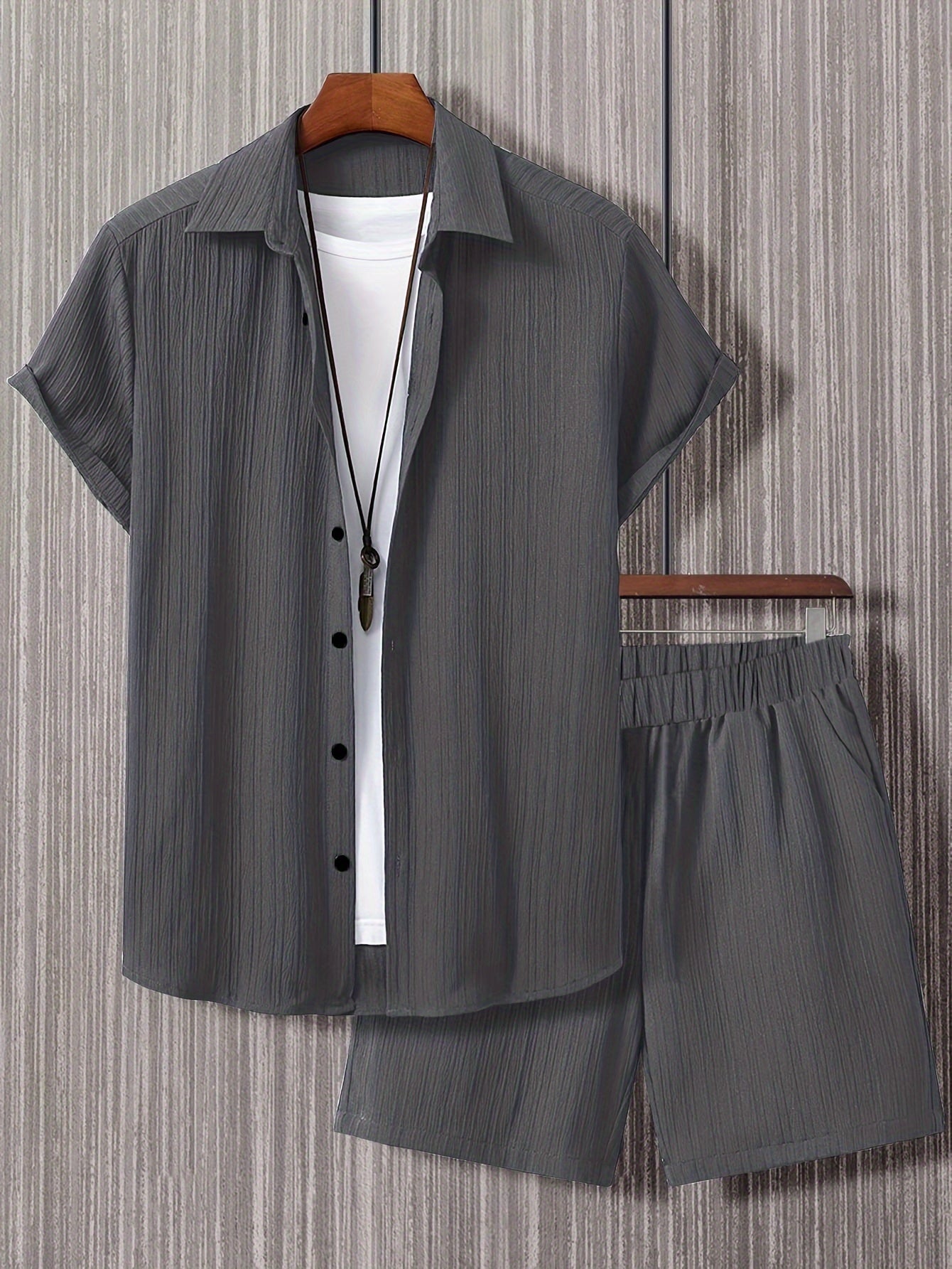 Herren Freizeit Set – Kurzarm Hemd und Shorts im modernen Stil für Sommer und Alltag