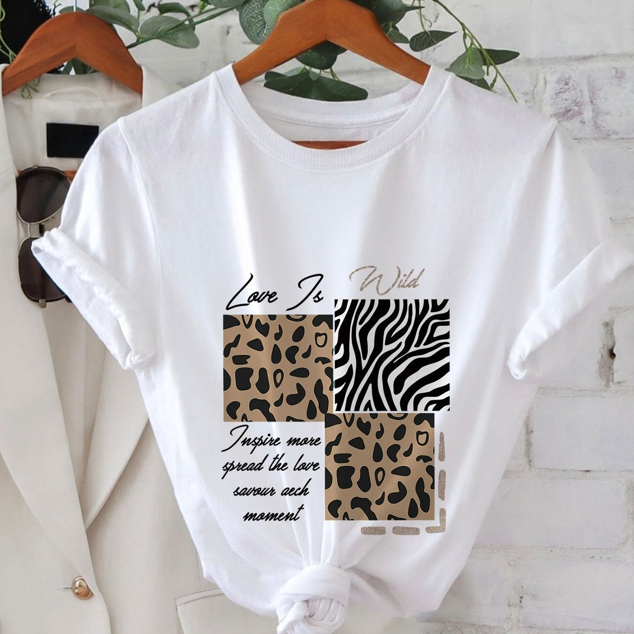 Damen T-Shirt mit Animal Print und Motiv-Spruch – Modisches Freizeitshirt, Casual Streetstyle, Inspirierendes Geschenk