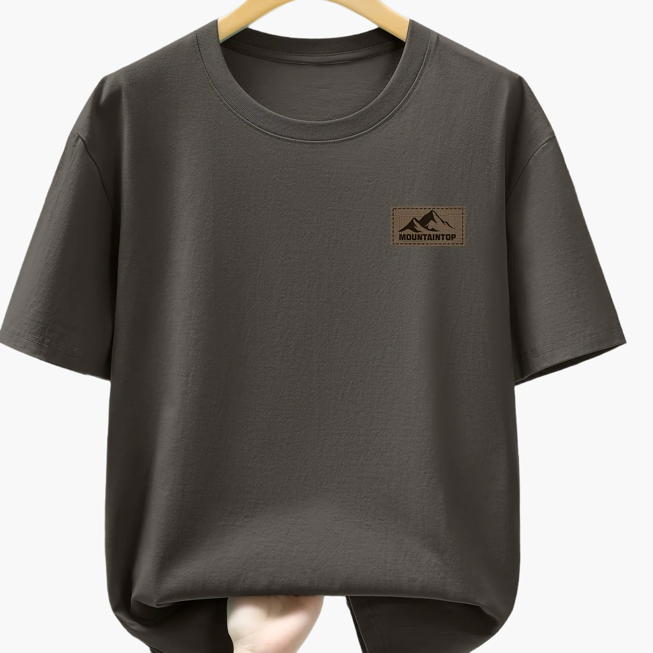 Herren T-Shirt mit dezentem Mountain Patch – Freizeit & Alltag, moderner Look
