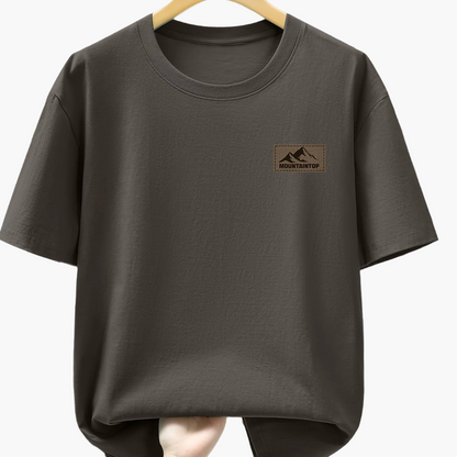 Herren T-Shirt mit dezentem Mountain Patch – Freizeit & Alltag, moderner Look