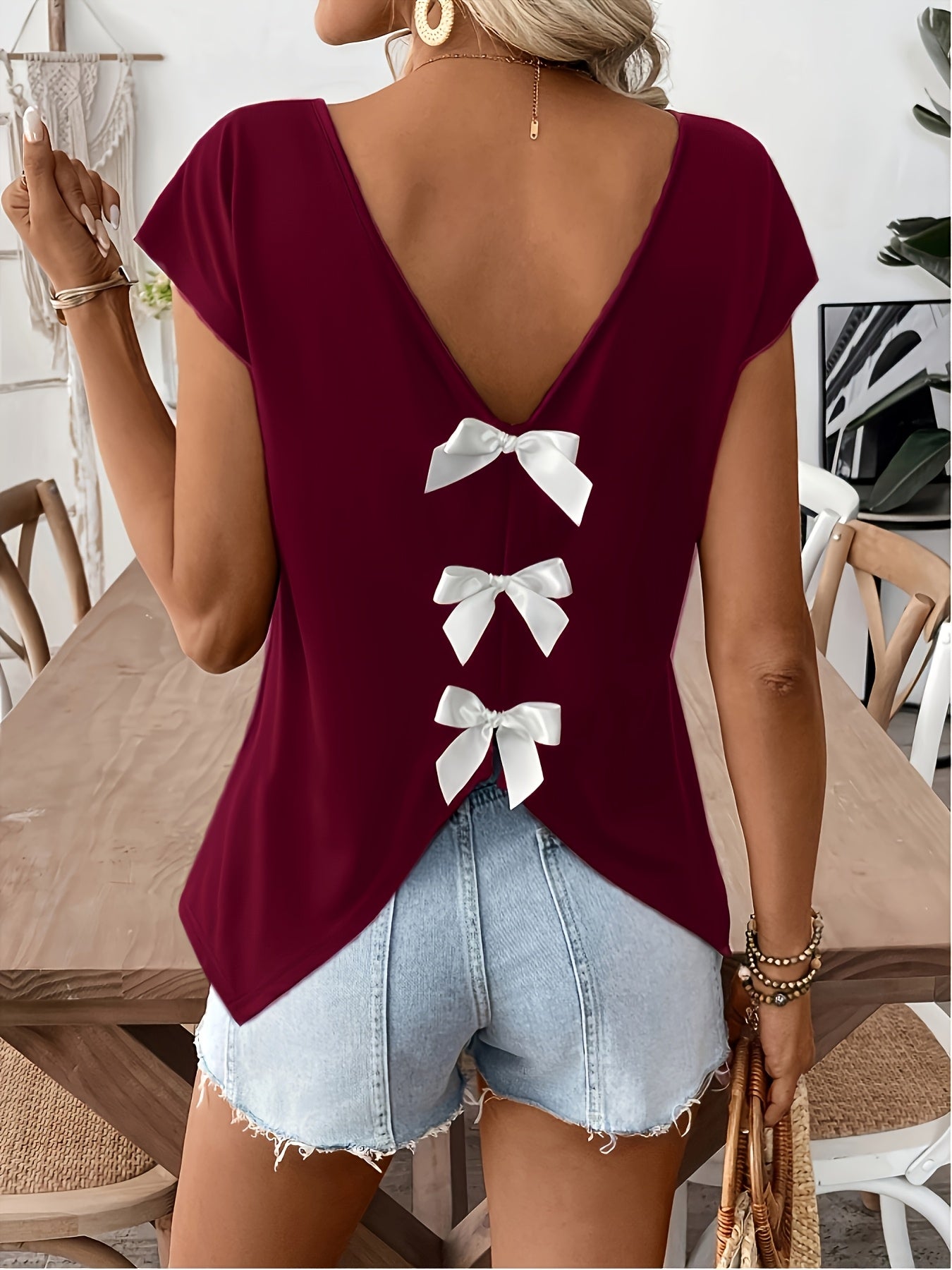 Damen Trendiges Rückendetail-Shirt mit Schleifen und V-Ausschnitt – Perfekt für Sommer, Freizeit & Urlaub