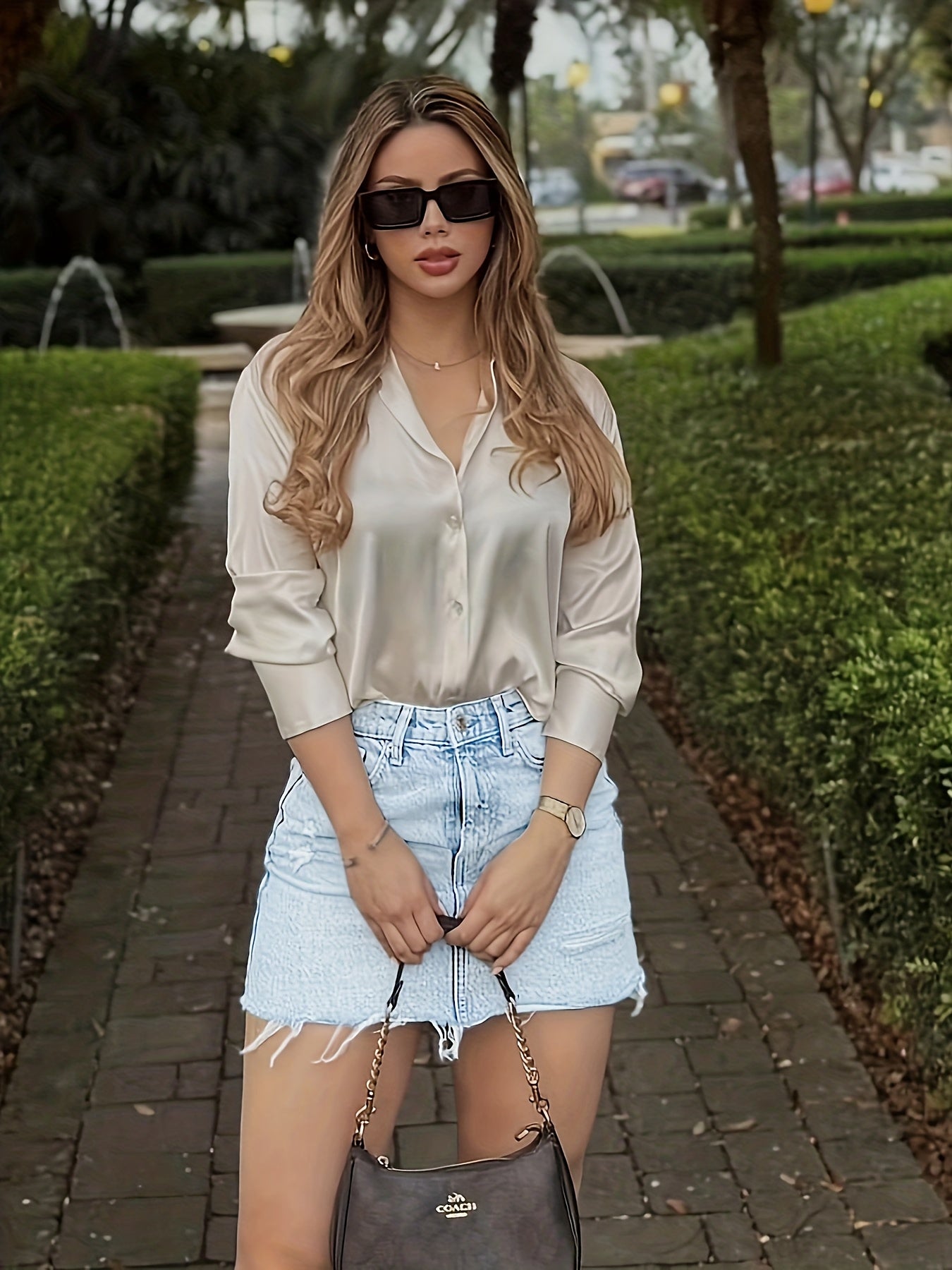 Damen Eleganter Streetstyle Jeansrock mit Satinbluse – Perfekt für Alltag & Freizeit