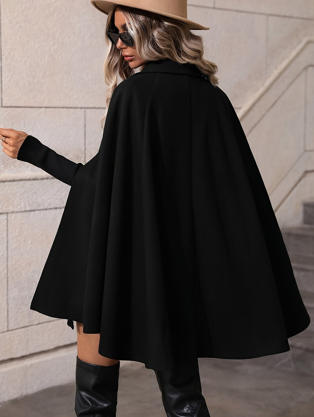 Damen Cape Mantel Schwarz Zweireihig mit Goldfarbenen Knöpfen