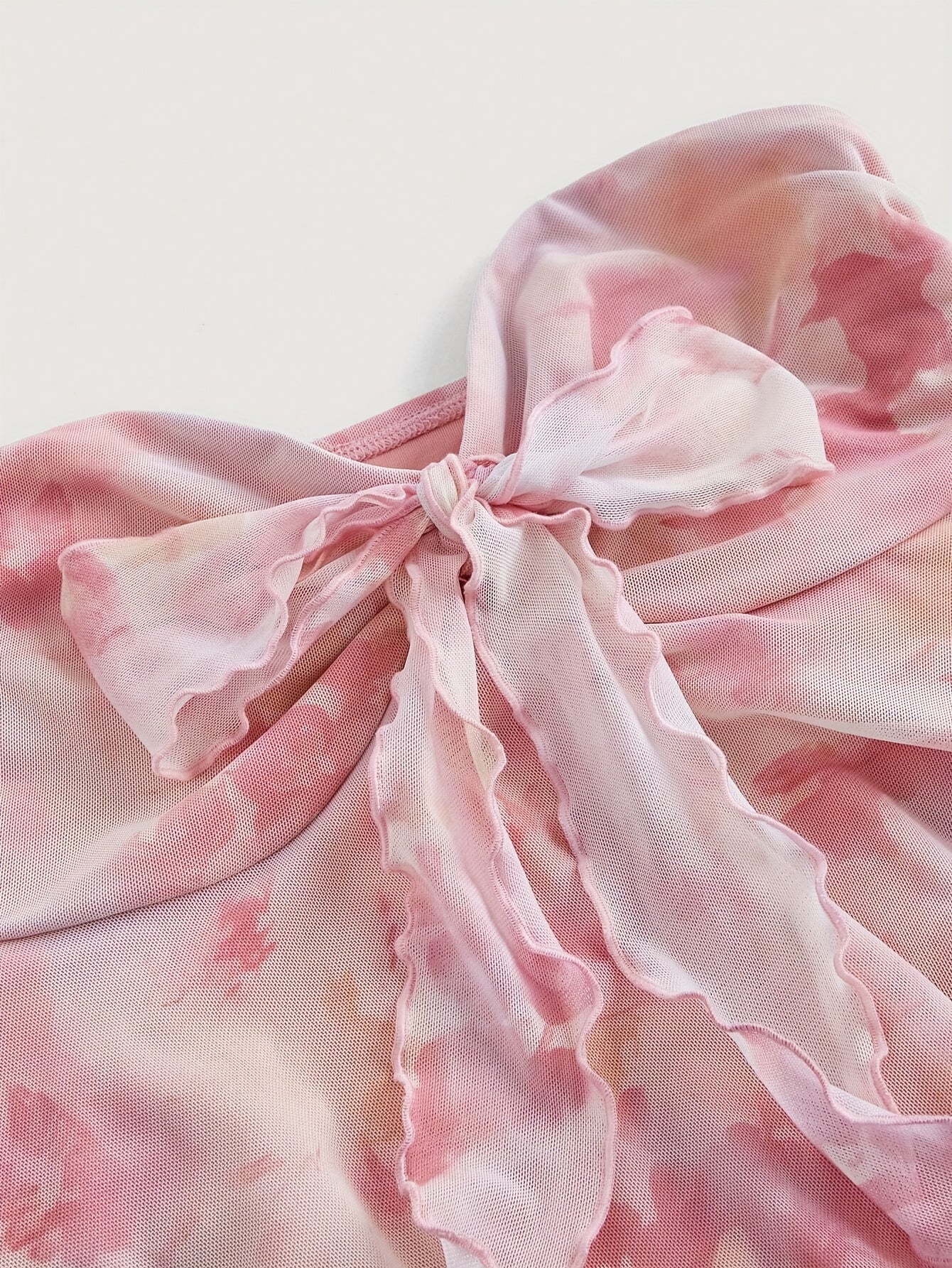 Damen Bandeau-Top mit Schleifen-Detail und abstraktem Muster – Modisches Party- und Ausgeh-Oberteil
