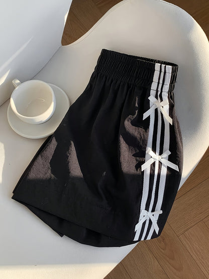 Damen Freizeitshorts mit Schleifen und Streifen – Lässiger Sommer-Look für Urlaub und Alltag