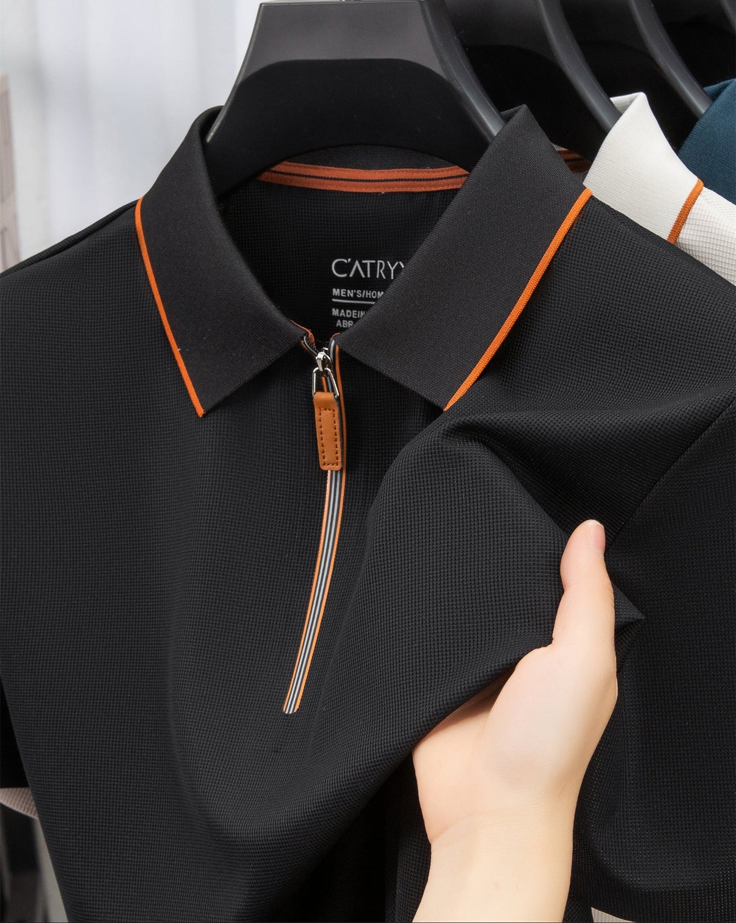 Herren Poloshirt mit Reißverschluss und Kontrastpaspel – Modernes Design für Freizeit und Business