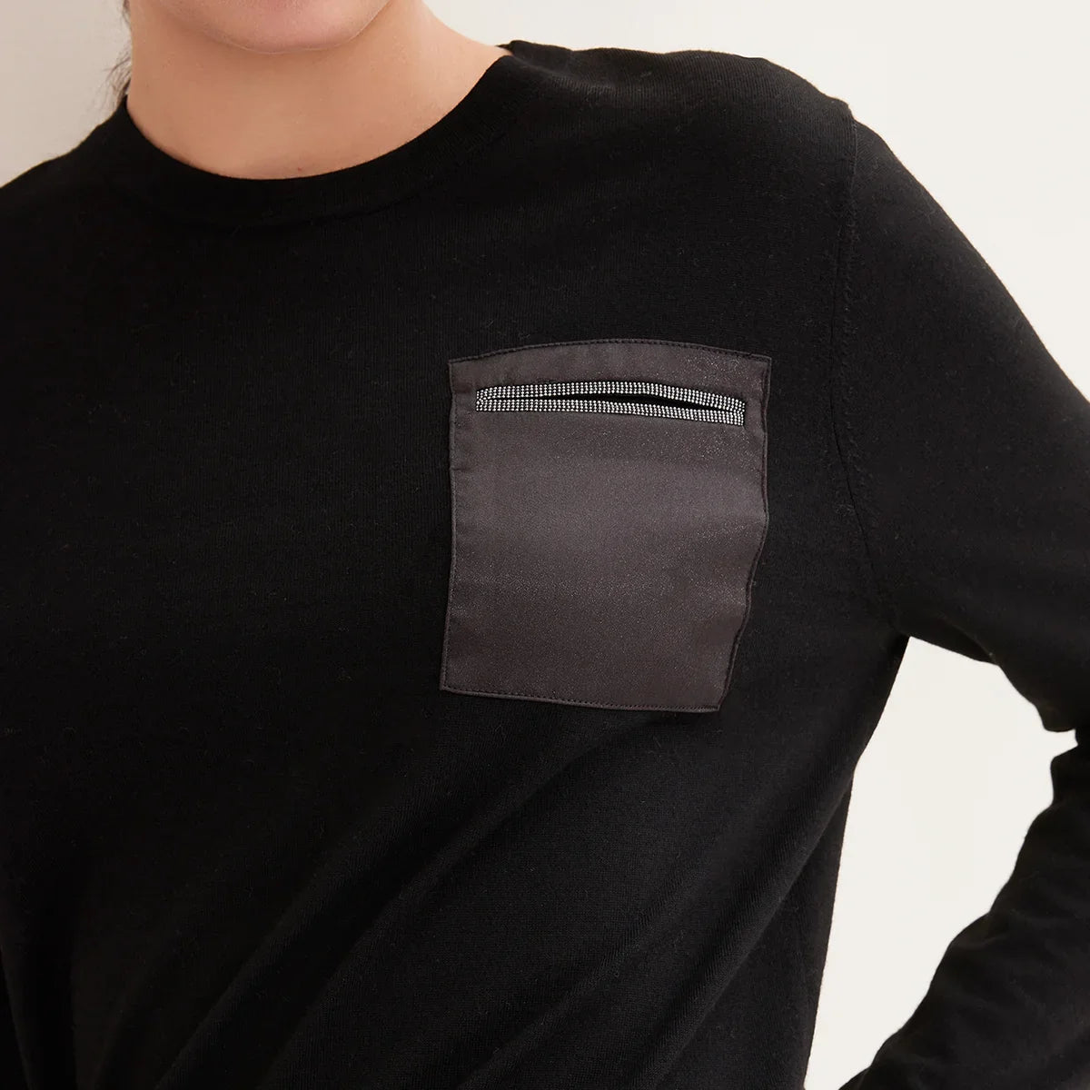 Damen Langarmshirt Rundhals mit Brusttasche Schwarz