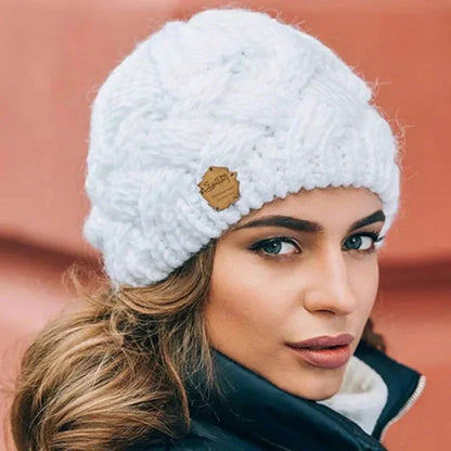 Damen Grobstrick Mütze mit Zopfmuster in Schwarz