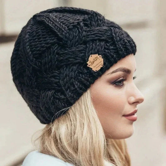 Damen Grobstrick Mütze mit Zopfmuster in Schwarz