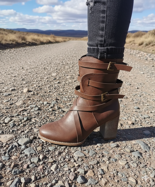 Damen Stiefel mit Riemen und Schnallen, Blockabsatz