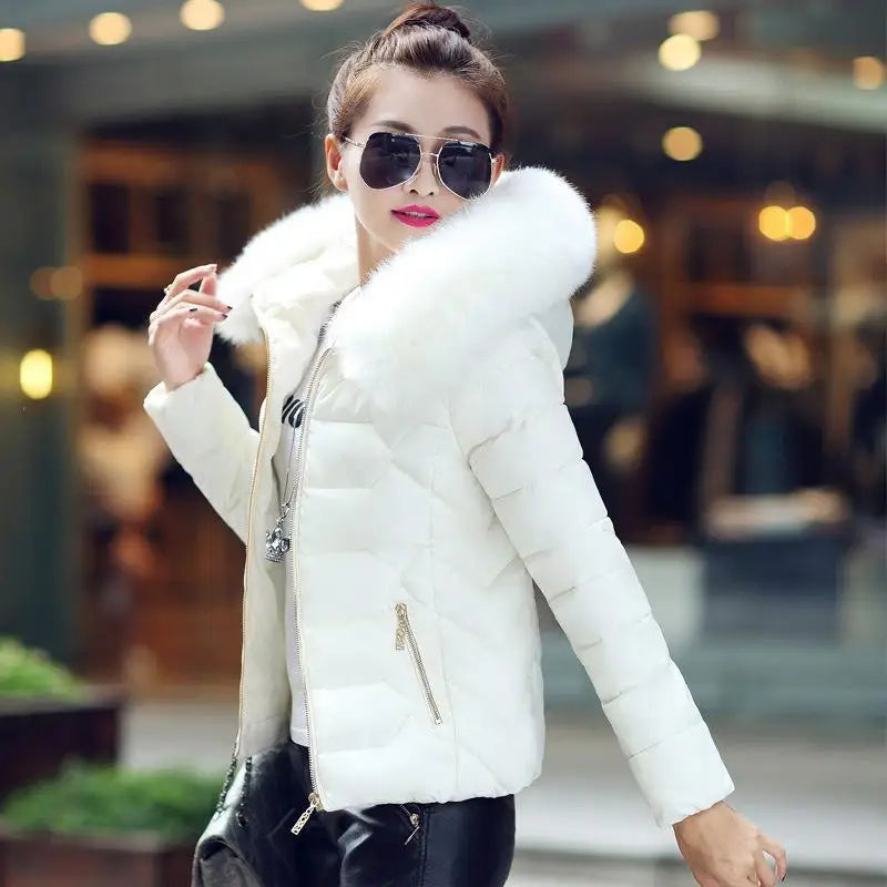 Damen Steppjacke mit Kapuze und Fellimitatrand Kurz Warm Winterjacke