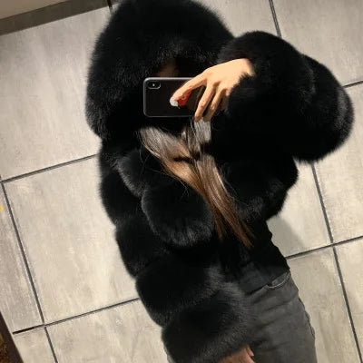 Kurze Damen Pelzimitat Jacke mit Kapuze und langen Ärmeln