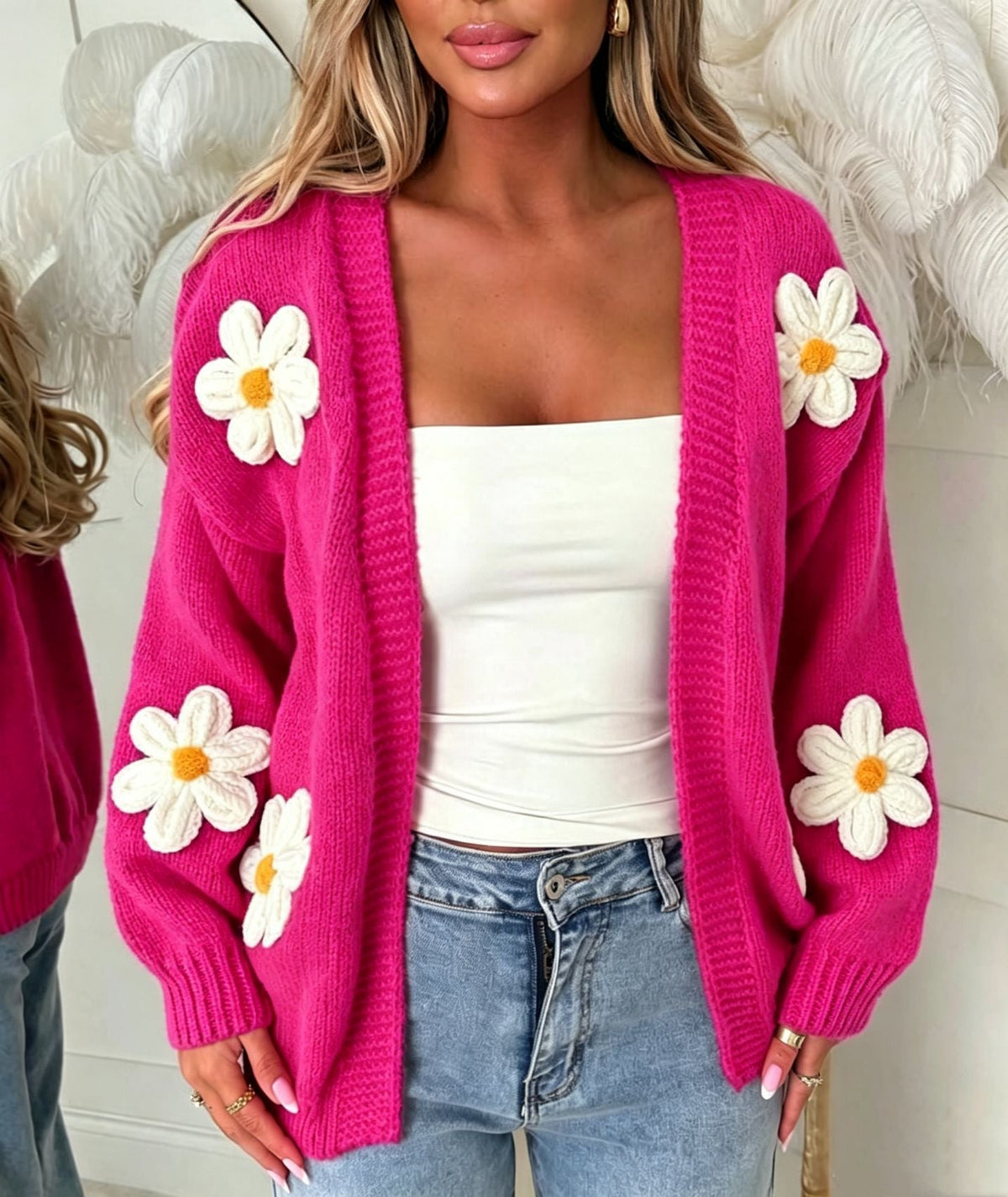 Damen Strickjacke mit offenen Blütenapplikationen