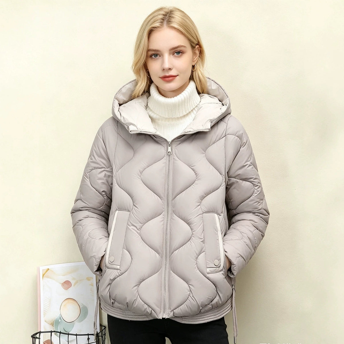 Damen Steppjacke mit Kapuze, kurzer Schnitt, Wellenmuster, Reißverschluss