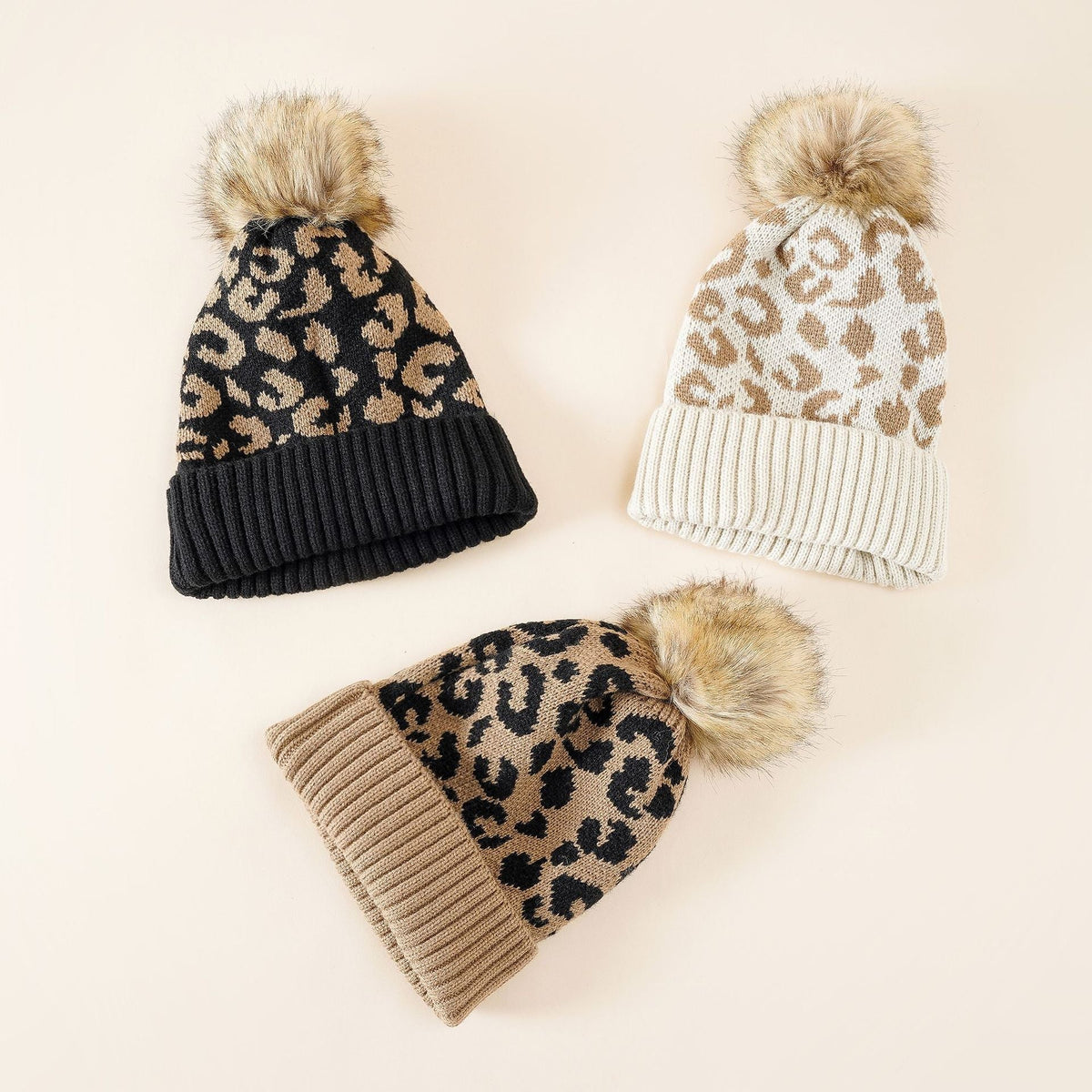 Strickmütze mit Leopardenmuster und Bommel für Damen