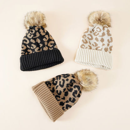 Strickmütze mit Leopardenmuster und Bommel für Damen