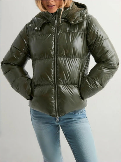 Glänzende Steppjacke für Damen mit Kapuze – Kurze Pufferjacke in Weinrot, Olivgrün & Schwarz