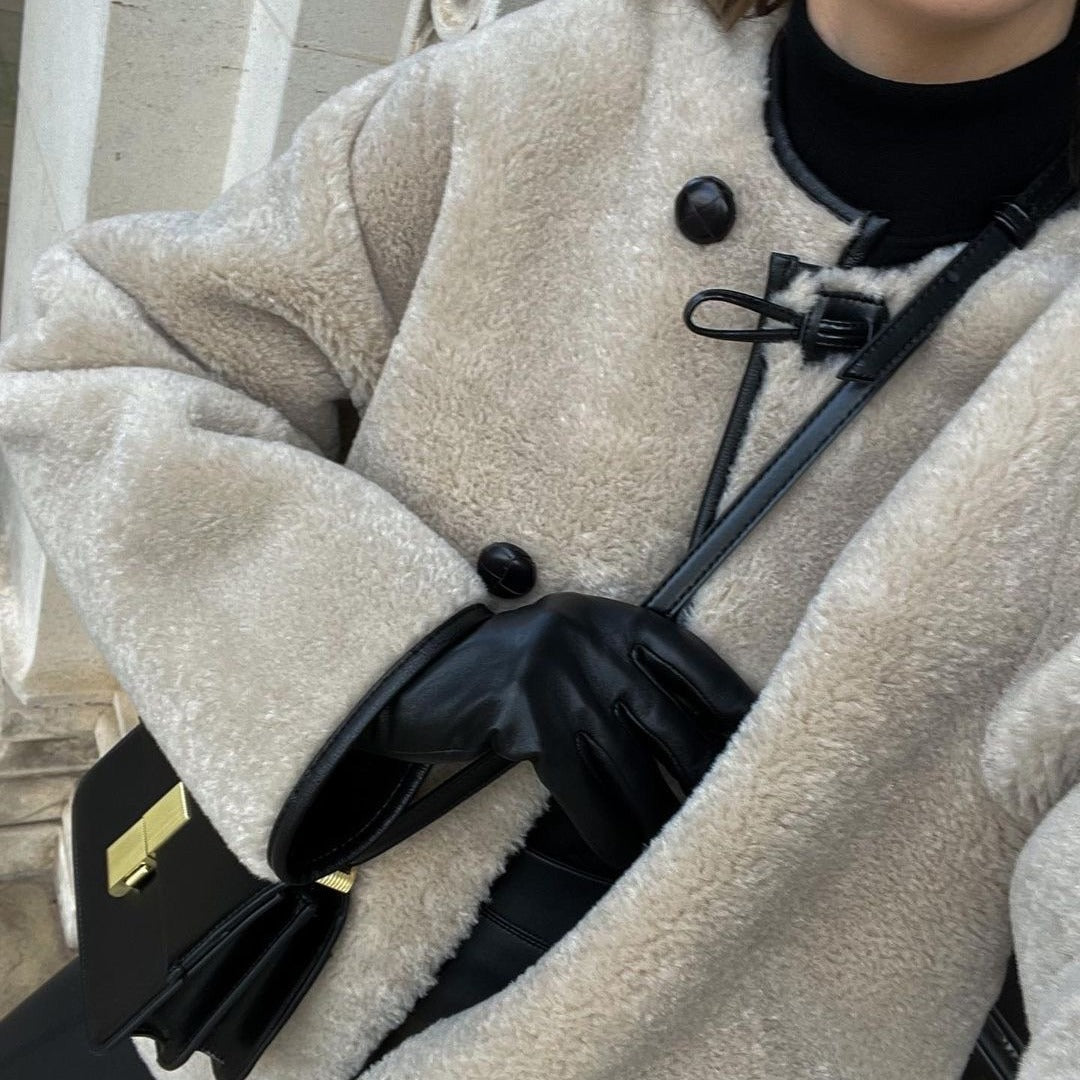 Damen Kurzjacke mit Fell-Optik, beigefarben, Rundhalsausschnitt, Knebelknöpfe