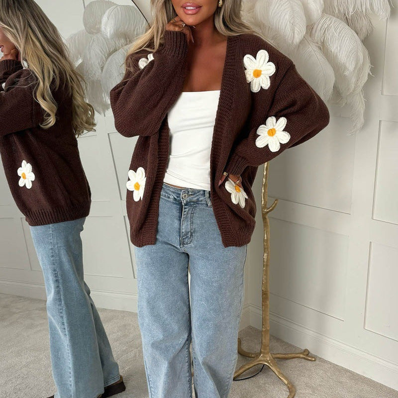 Damen Strickjacke mit offenen Blütenapplikationen