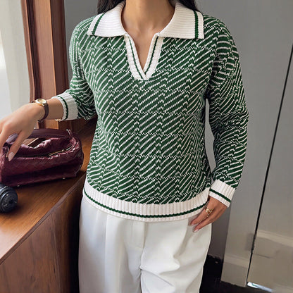 Grüner Damen Pullover mit V-Ausschnitt, weißem Kragen und Rautenmuster