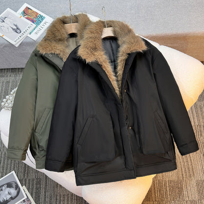 Kurze Winterjacke mit Kunstpelzkragen und Futter