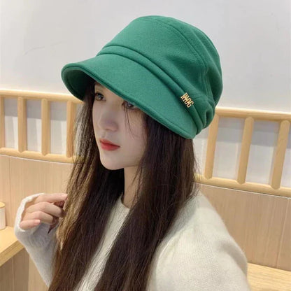 Damen Beanie Mütze mit Krempe und Metall-Applikation