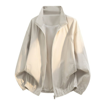 Übergangsjacke mit Stehkragen, Reißverschluss und weißen Kontrastnähten