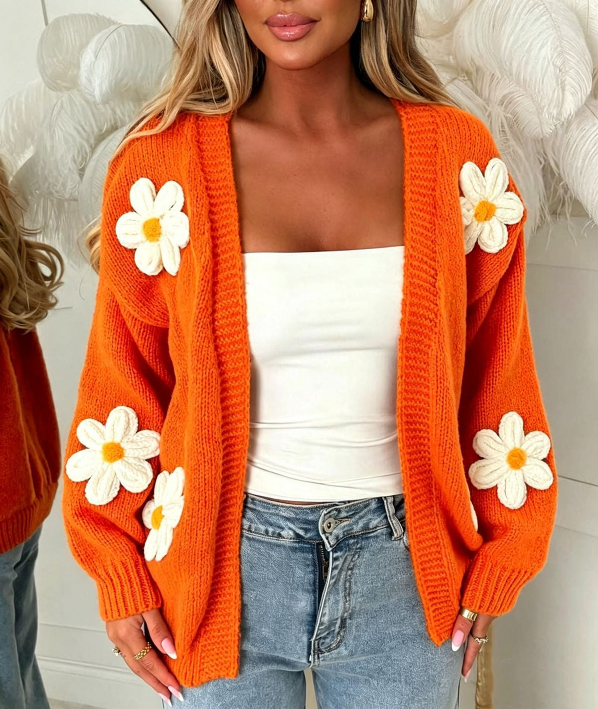 Damen Strickjacke mit offenen Blütenapplikationen