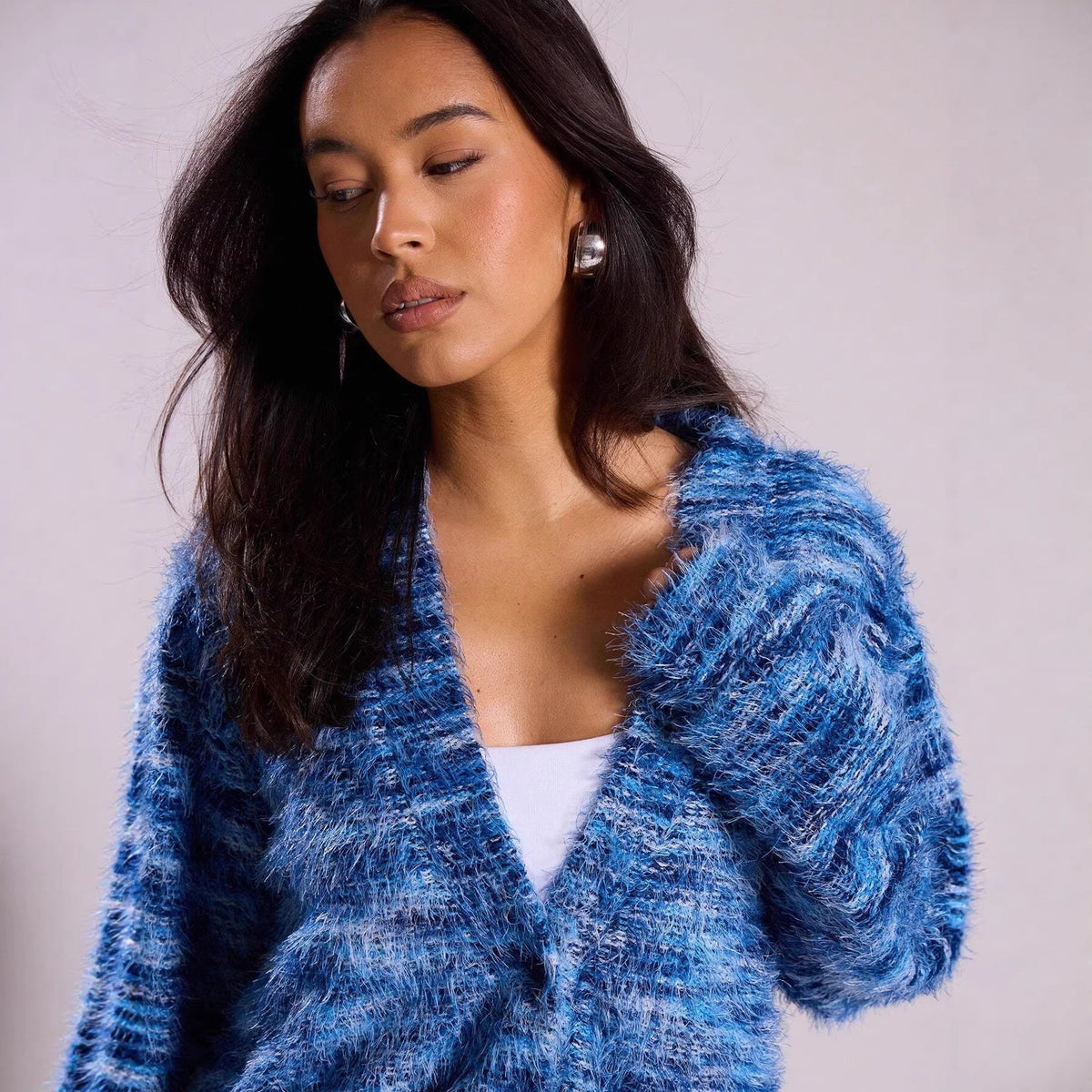 Damen Flauschiger Strick Cardigan mit V-Ausschnitt und Knopfleiste