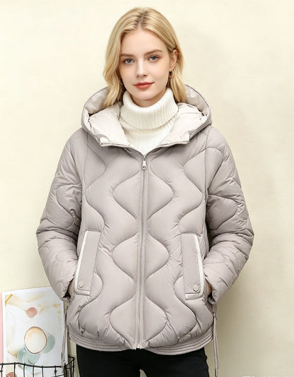 Damen Steppjacke mit Kapuze, kurzer Schnitt, Wellenmuster, Reißverschluss