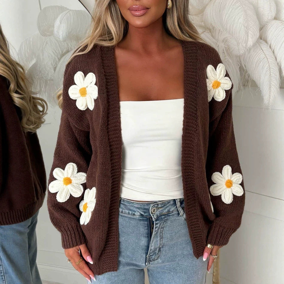 Damen Strickjacke mit offenen Blütenapplikationen