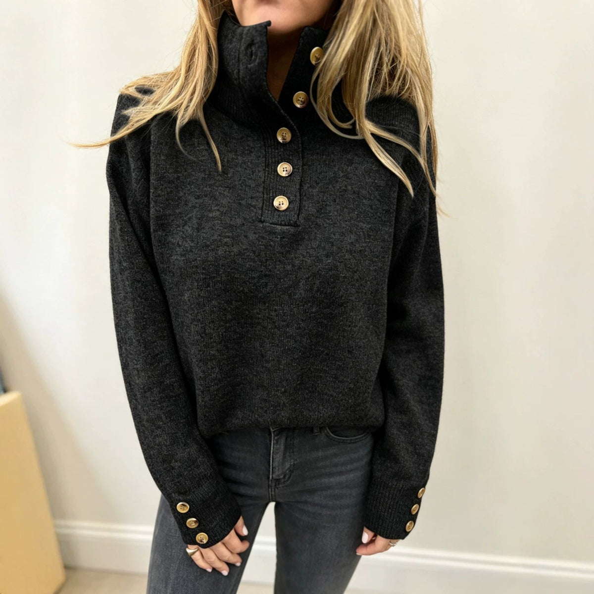 Damen Stehkragen Pullover mit Knopfleiste und Holzknöpfen an Ärmeln