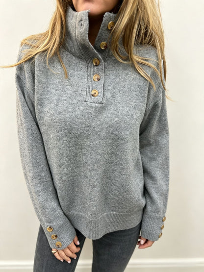 Damen Stehkragen Pullover mit Knopfleiste und Holzknöpfen an Ärmeln