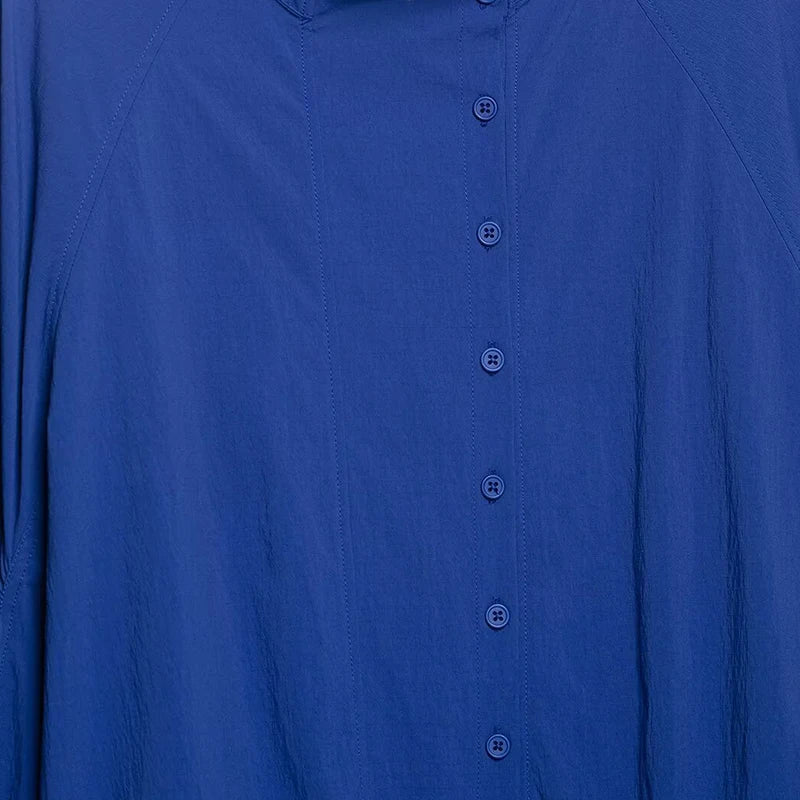 Blaue Damen Bluse mit Stehkragen & Kordelzug am Saum