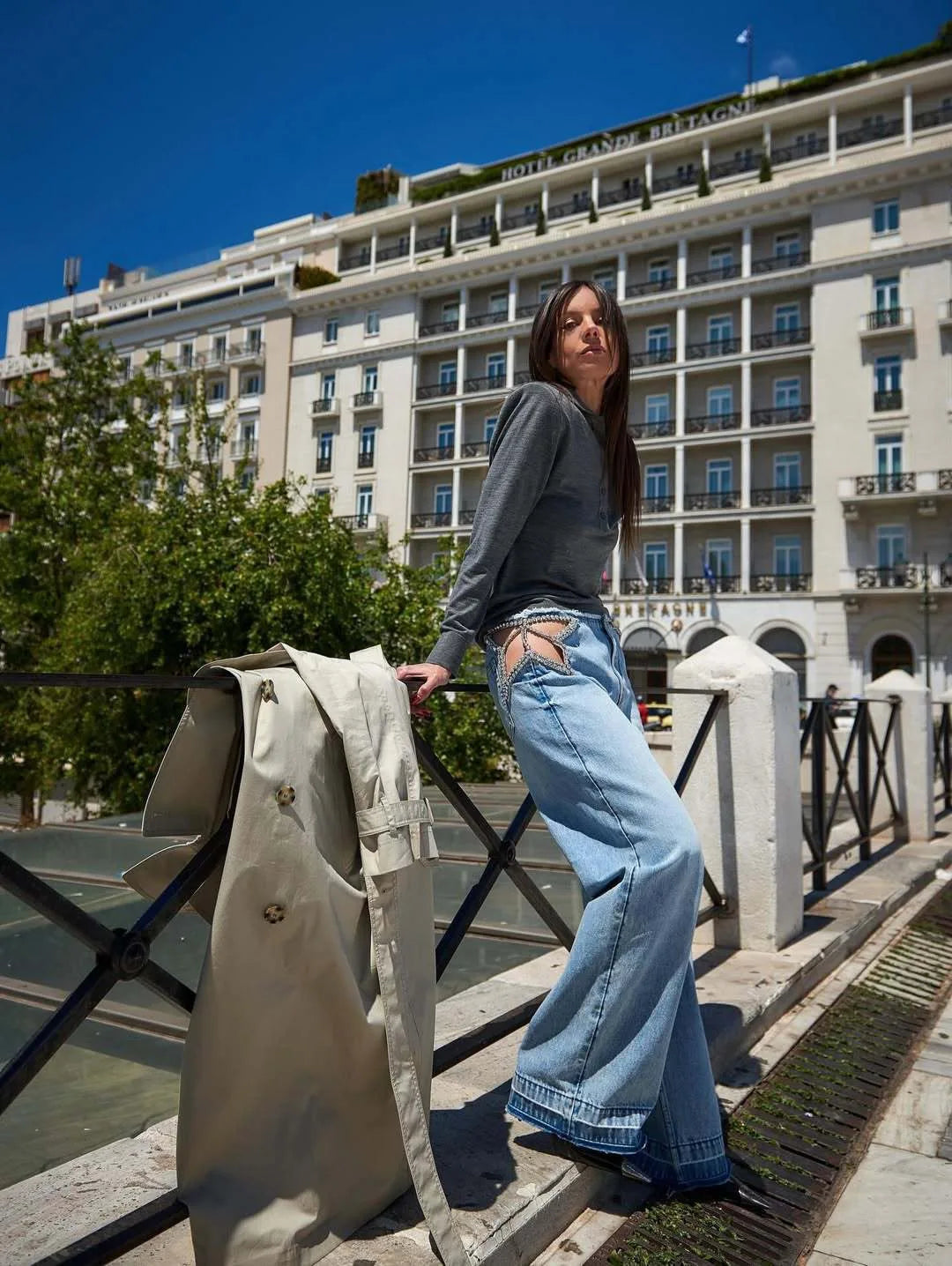 Weite Jeans mit Zierausschnitten