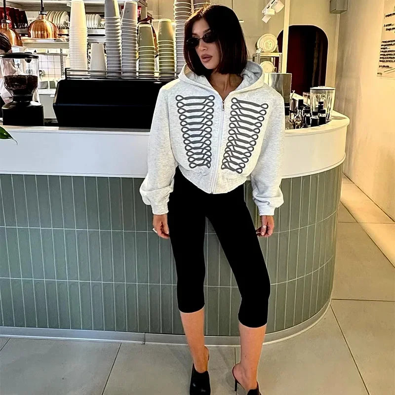 Kurze Damen Hoodie-Jacke mit Reißverschluss und Militär-Zierborten