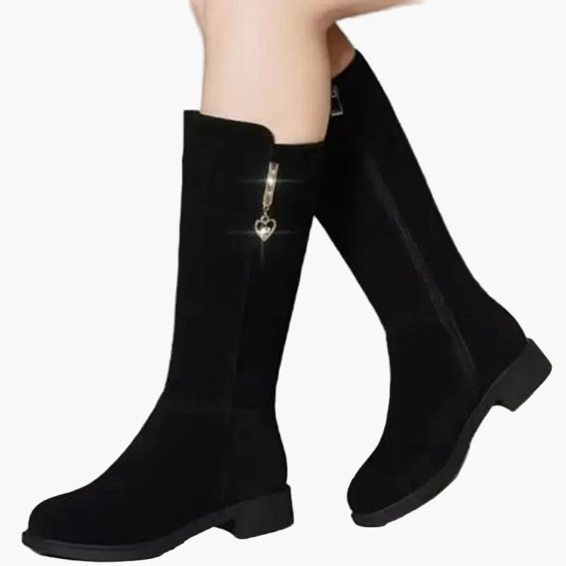 Damen Stiefel mit Herzanhänger – Modische kniehohe Boots für Alltag und Freizeit