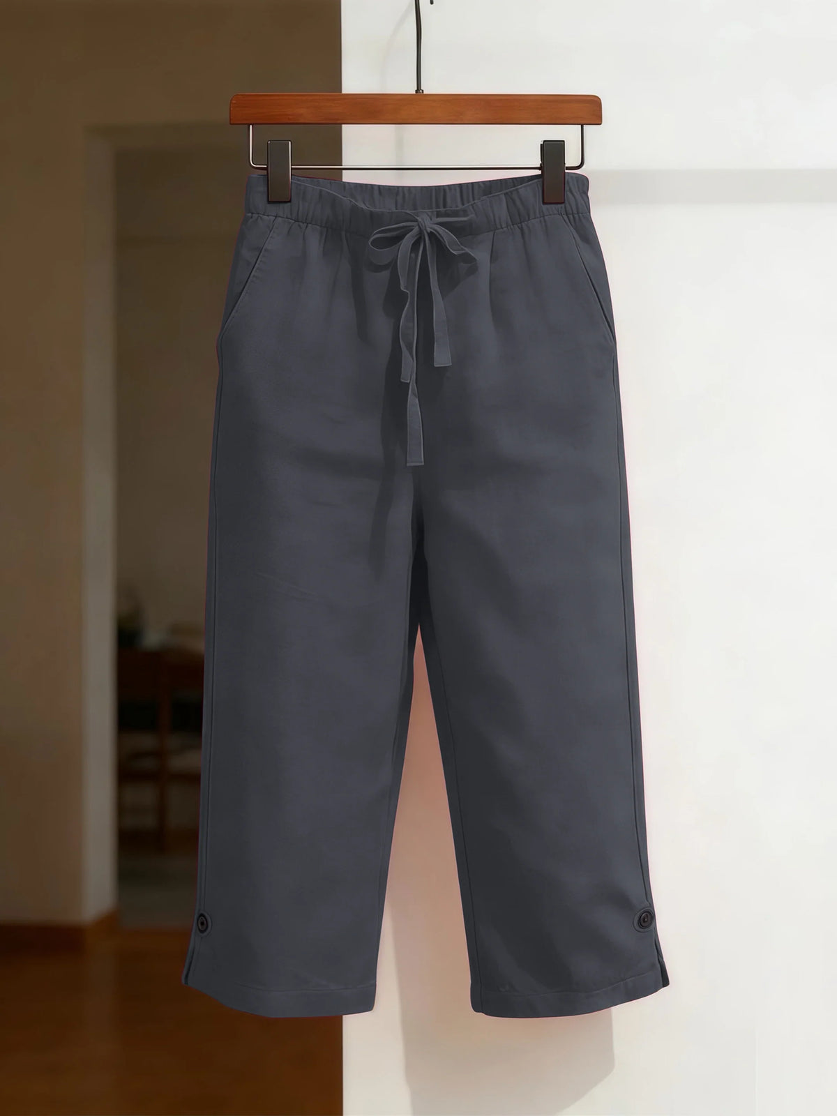 Damen Capri Hose mit Kordelzug und Seitenknöpfen, Weitem Bein