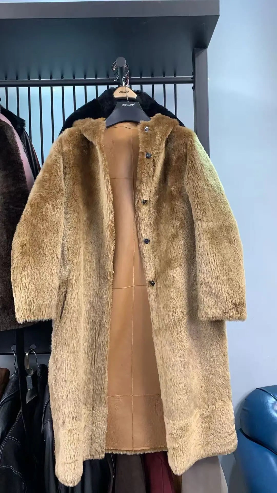 Langer Kunstfellmantel mit Kapuze, Teddy-Stil, Khaki