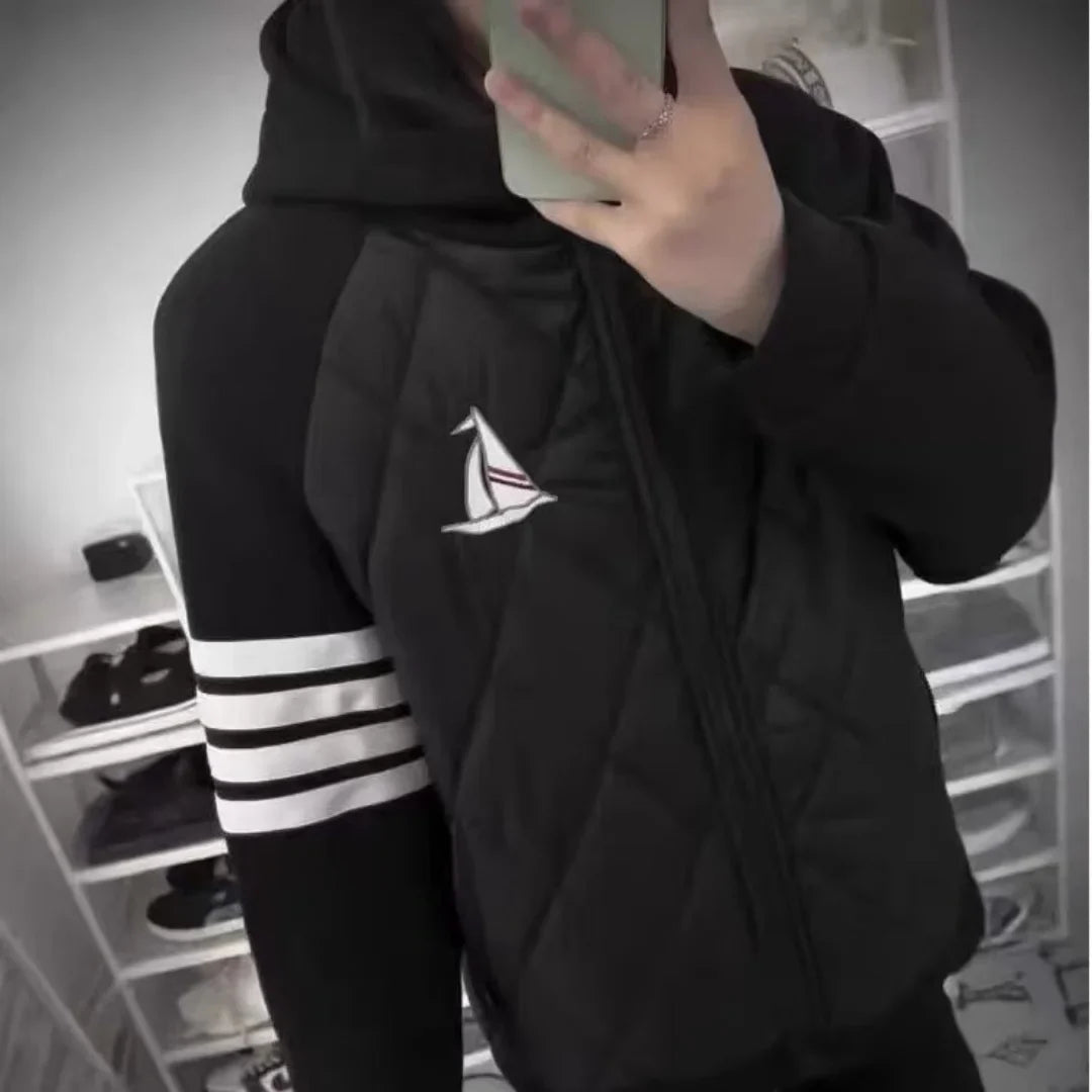 Steppjacke mit Kapuze und Segelboot-Patch, Raglanärmel