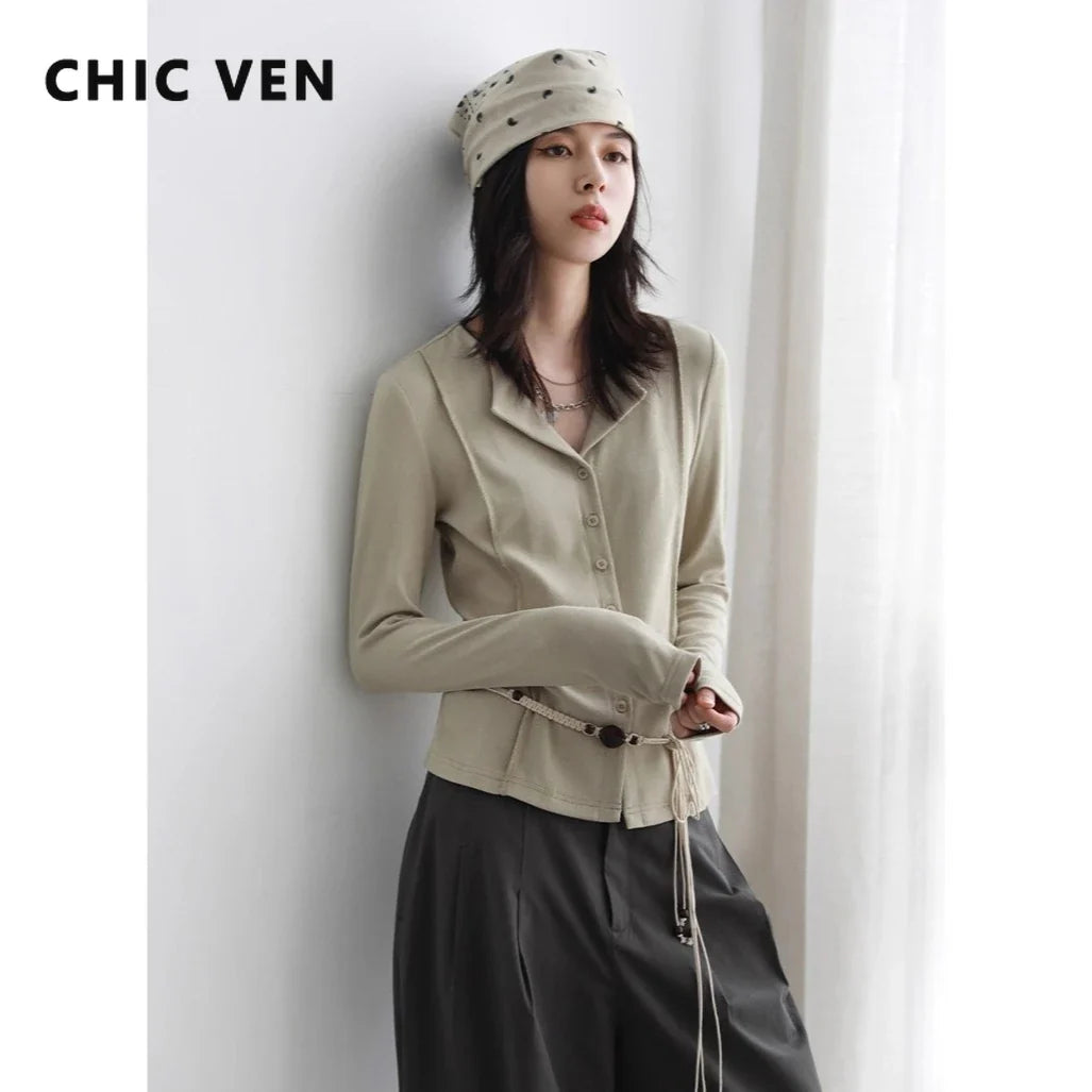 Damen Langarmshirt mit V-Ausschnitt und Knopfleiste, figurbetonter Schnitt