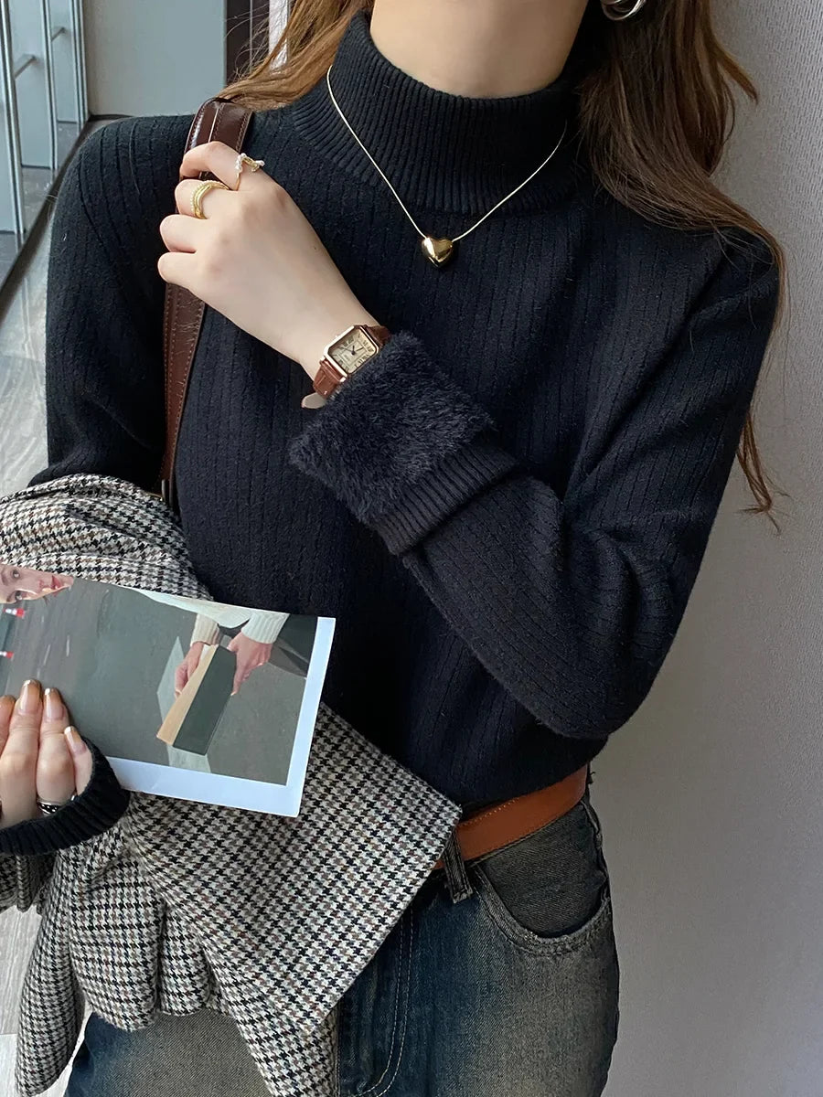 Gerippter Damen Rollkragenpullover mit weichem Plüschbesatz - Wärme & Stil