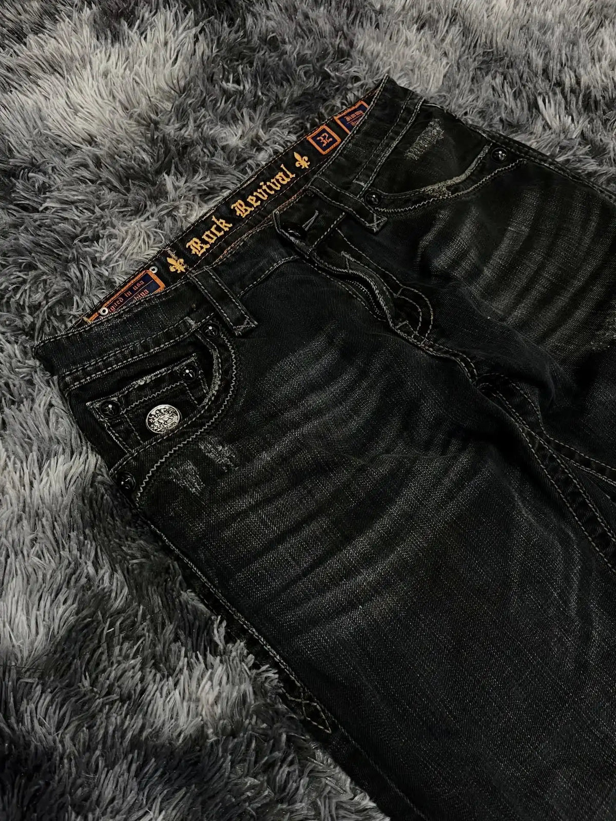 Damen Jeans Schwarz Bootcut Used-Look mit Ketten-Detail