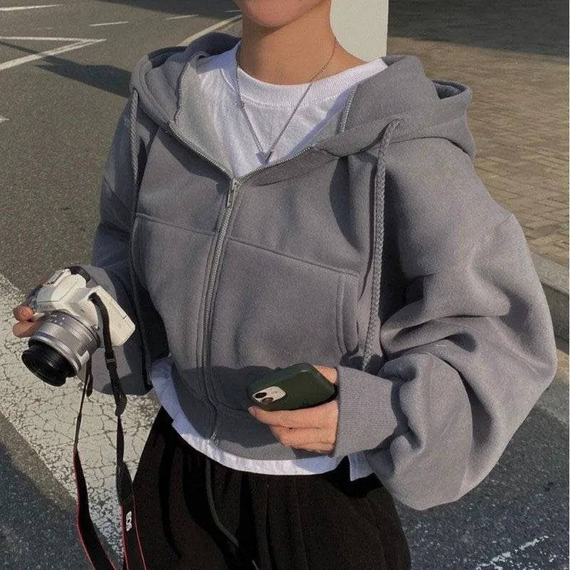 Kurzer Damen Kapuzenpullover mit Reißverschluss und Bauchtaschen