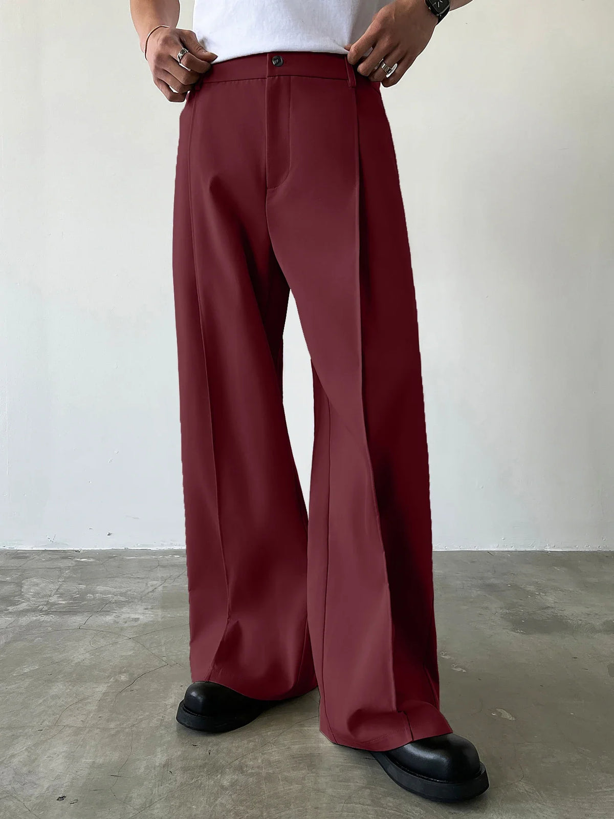 Weite Herrenhose mit hohem Bund und Bundfalten, verschiedene Farben